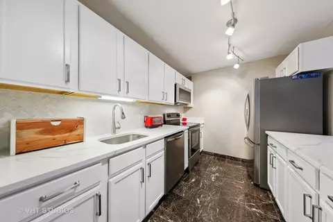 222 E Pearson St #904, Chicago, IL 60611 photo 9