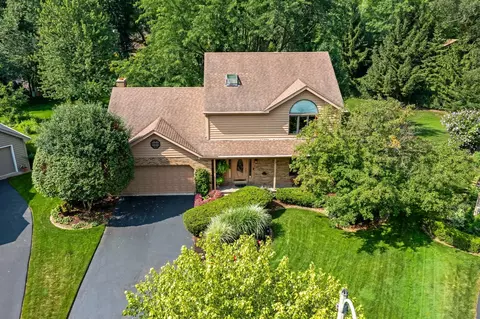 513 Easy St, Darien, IL 60561