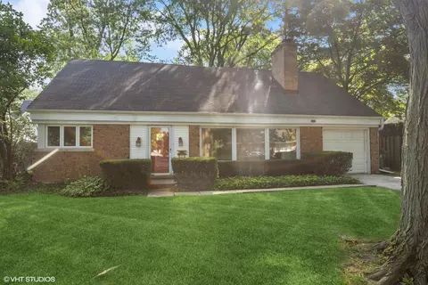 3117 Sprucewood Rd, Wilmette, IL 60091