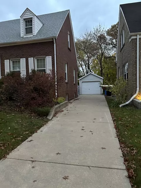 11601 S Oakley Ave, Chicago, IL 60643 photo 2
