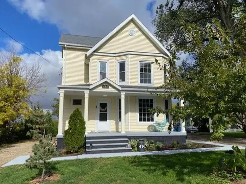 414 W 2nd St, Lostant, IL 61334