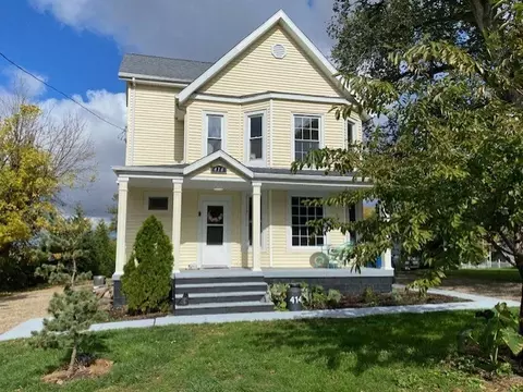 414 W 2nd St, Lostant, IL 61334 photo 2
