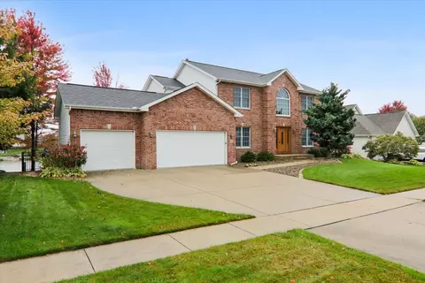 11 Sable Oaks Ct, Bloomington, IL 61704