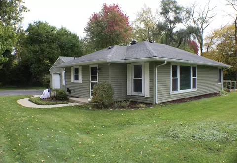 257 Edgewood Dr, Algonquin, IL 60102