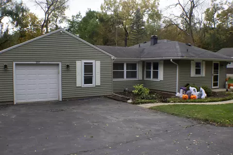 257 Edgewood Dr, Algonquin, IL 60102 photo 2