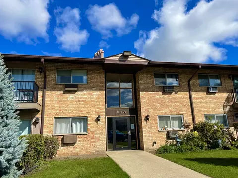 838 E Old Willow Rd #202, Prospect Heights, IL 60070