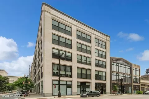 2303 S Michigan Ave #308, Chicago, IL 60616
