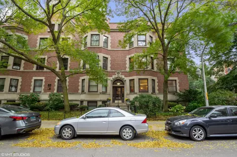 719 W Bittersweet Pl #L4, Chicago, IL 60613