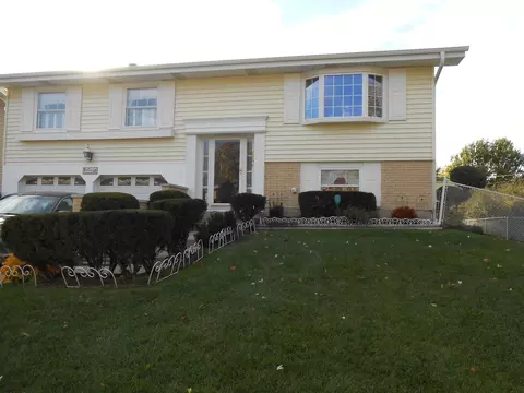 1660 Chippendale Rd, Hoffman Estates, IL 60169