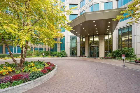 400 N La Salle Dr #3207, Chicago, IL 60654