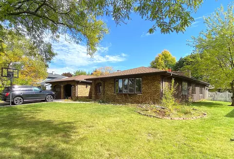 129 Millis Ln, Schaumburg, IL 60193