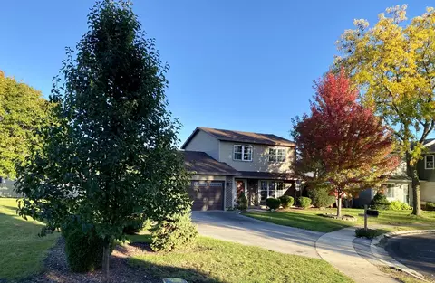 881 Niagara St, Carol Stream, IL 60188