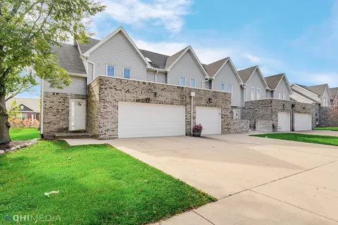 9409 Lindsay St, Orland Hills, IL 60477