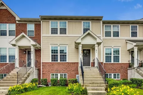 81 Nicholas Dr E, Des Plaines, IL 60016