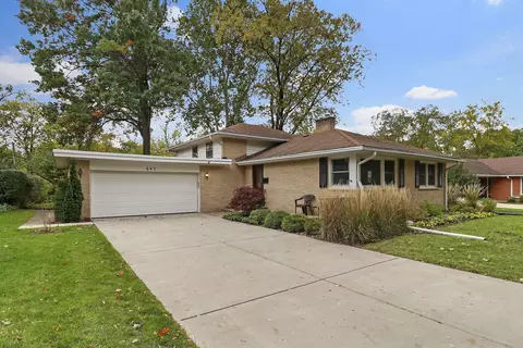 647 E Stark Dr, Palatine, IL 60074