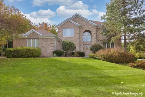 3615 Smoke Tree Ln, Crystal Lake, IL 60012