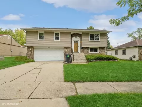 1701 Nippert Dr, Streamwood, IL 60107