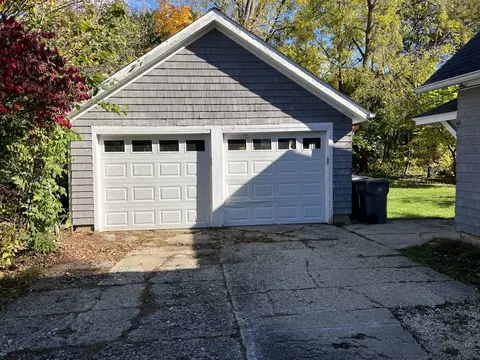 833 Prospect St, Elgin, IL 60120 photo 2