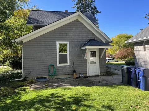 833 Prospect St, Elgin, IL 60120 photo 3