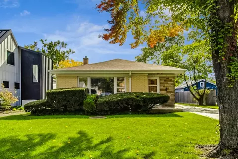 3316 Hayes St, Evanston, IL 60201