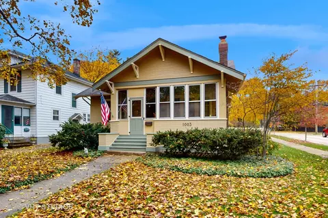 1003 Elm St, Saint Charles, IL 60174