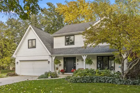 7505 Queens Ct, Downers Grove, IL 60516