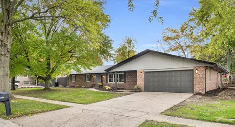 2403 Lyndhurst Dr, Champaign, IL 61820