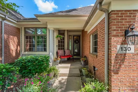 130 Course Dr, Lake In The Hills, IL 60156
