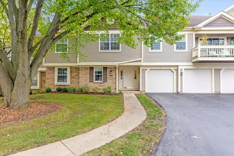 1206 Ballantrae Pl #A, Mundelein, IL 60060