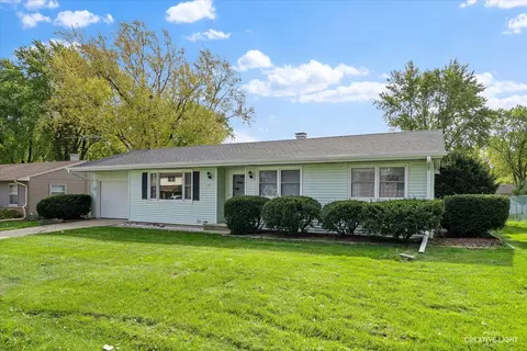 13 Marlin Dr, Oswego, IL 60543