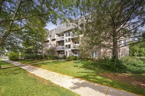 930 Rogers St #302, Downers Grove, IL 60515
