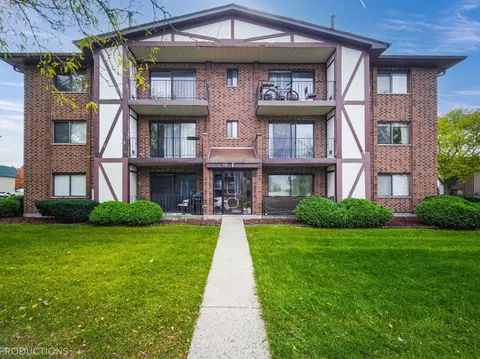 7131 166th St #202, Tinley Park, IL 60477