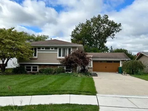 444 S Adams St, Westmont, IL 60559