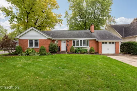141 E Richmond St, Westmont, IL 60559
