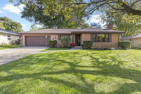 2431 Devonshire Dr, Rockford, IL 61107