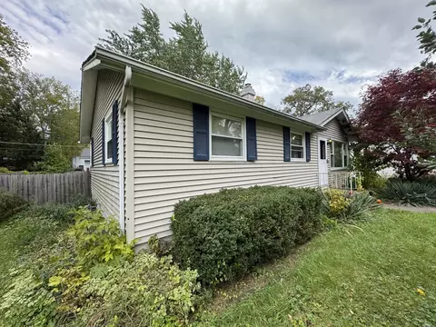 33269 N Valley View Dr, Grayslake, IL 60030