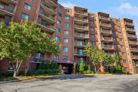 1 Bloomingdale Pl #702, Bloomingdale, IL 60108
