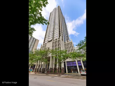 1122 N Clark St #2004, Chicago, IL 60610