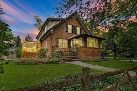 2300 Thornwood Ave, Wilmette, IL 60091