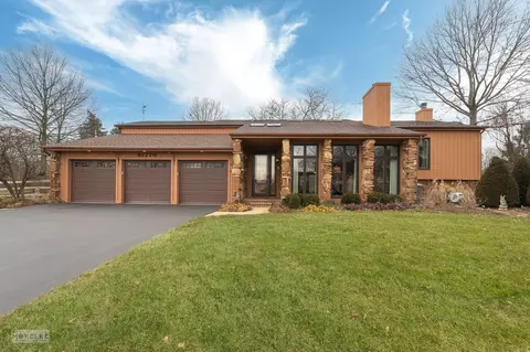 8 S770 Singletree Ln, Naperville, IL 60565