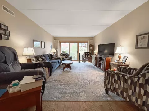 100 N Gary Ave #210, Wheaton, IL 60187 photo 2