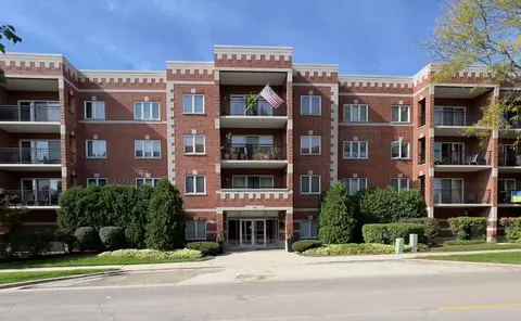 100 N Gary Ave #210, Wheaton, IL 60187