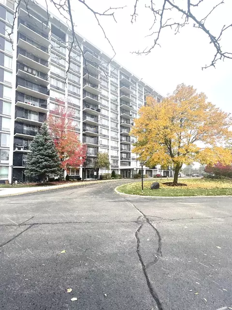 8801 W Golf Rd #3H, Niles, IL 60714