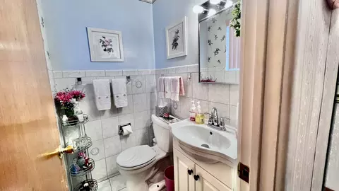 Bath - 1024 W 107th Pl, Chicago, IL 60643 photo 2 of 2