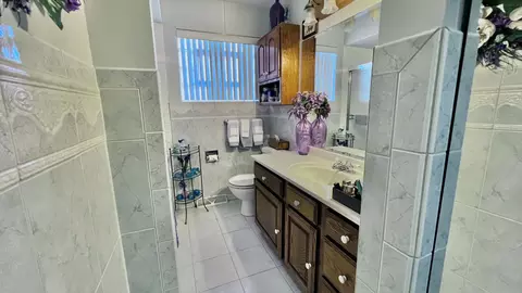 Bath - 1024 W 107th Pl, Chicago, IL 60643 photo 1 of 2