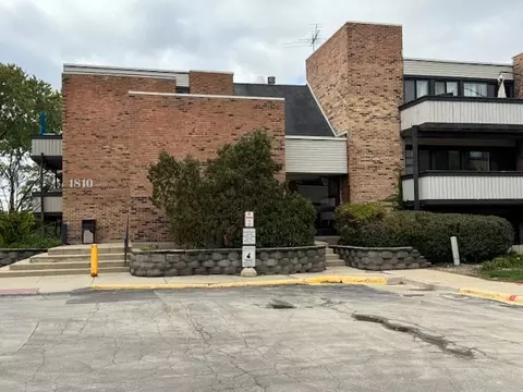 1810 Hemlock Pl #107, Schaumburg, IL 60173