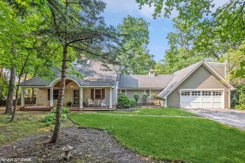 1236 Larrabee Ln, Northbrook, IL 60062