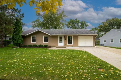 517 Frederick Ave, Streamwood, IL 60107