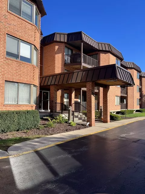 6401 Clarendon Hills Rd #308, Willowbrook, IL 60527