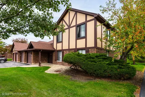 1779 Gloucester Ct #C, Wheaton, IL 60187 photo 2